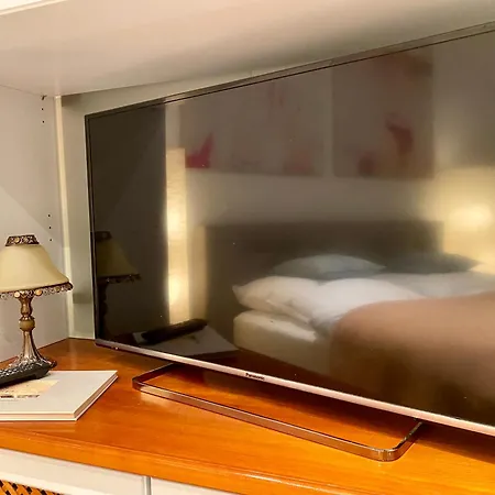 Q-street Studio Apartment