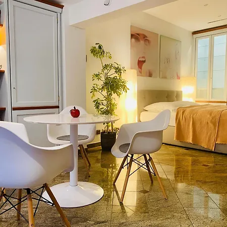 Q-street Studio Apartment